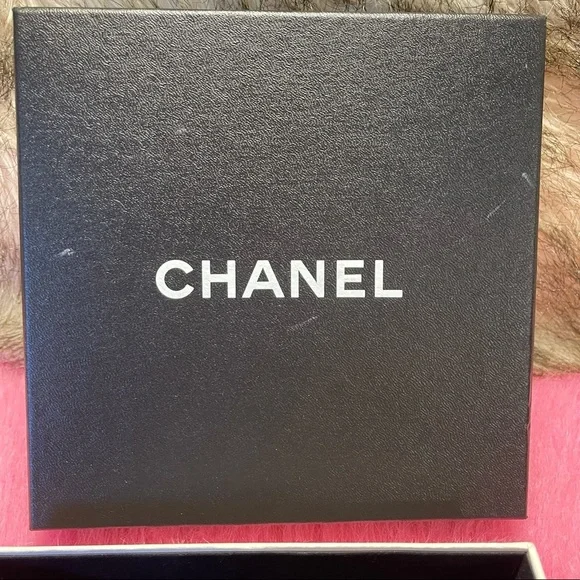 Chanel ❤️ with box - Picture 3 of 9